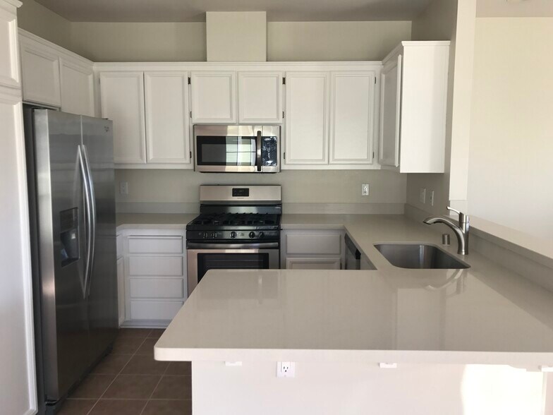 Remodeled Kitchen with Granite countertops. - 318 Araglin Court