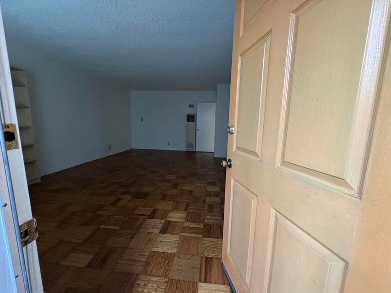 Building Photo - 1722 Armacost Ave