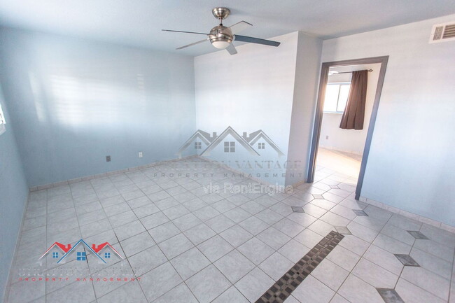 Building Photo - 1735 W Pampa Ave