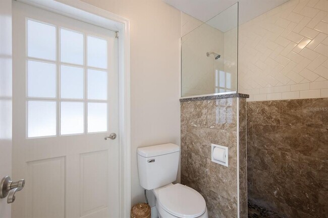 Building Photo - 567 Bird Key Dr