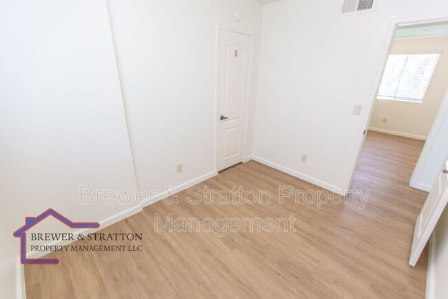 Building Photo - 303 N Miller Rd
