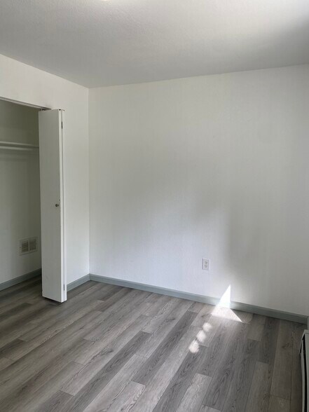 Building Photo - 2260 W Melanie Ave