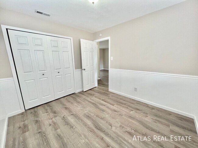 Building Photo - 1805 Eagle View Dr