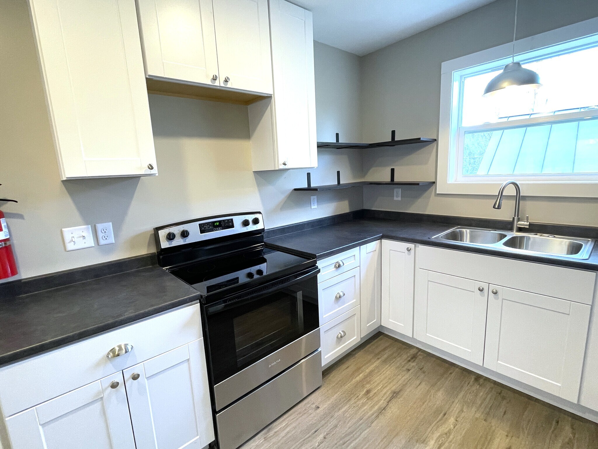 Building Photo - 20 N Main St