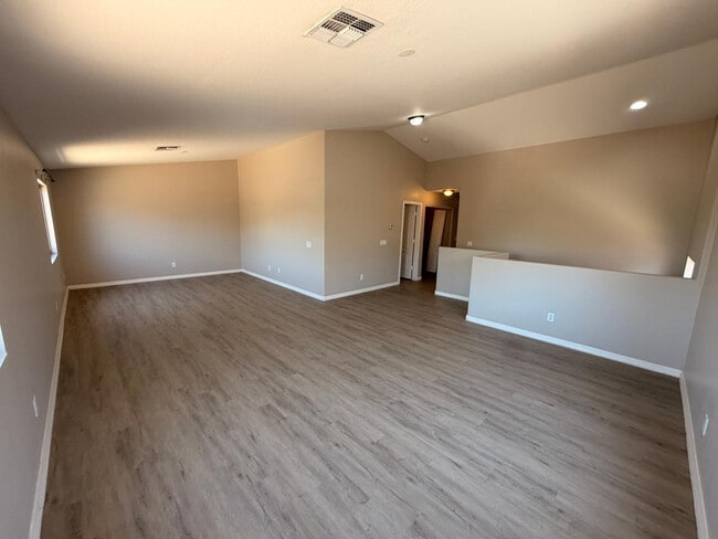 Building Photo - 12354 W Glenrosa Ave