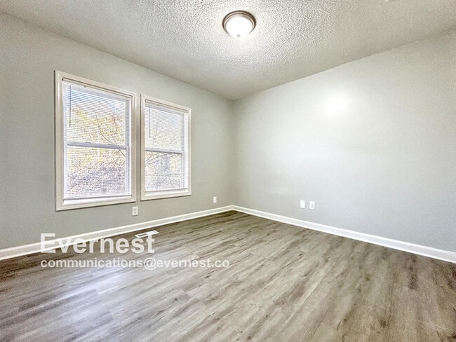 Building Photo - Charming 3-Bedroom, 2-Bathroom Home / Pet-...