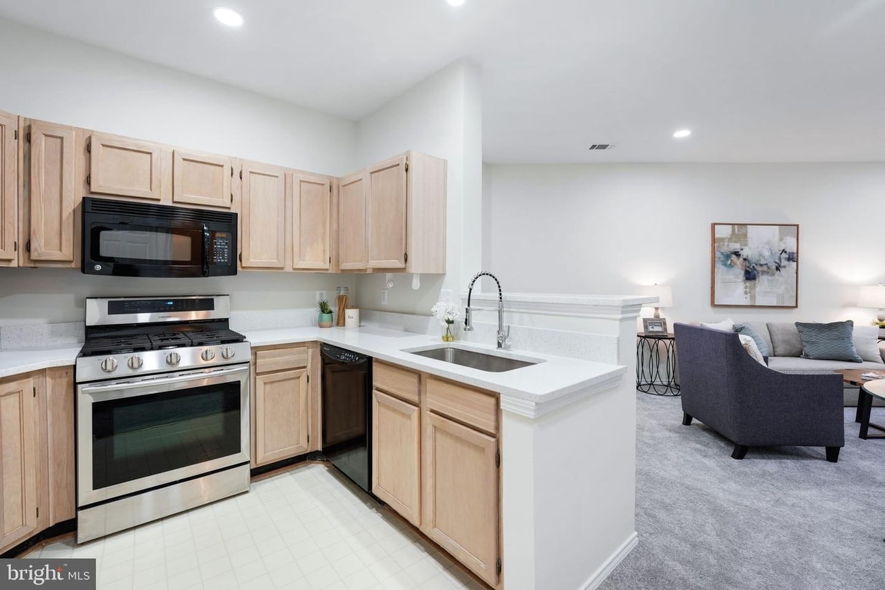 Building Photo - 4405 Sedgehurst Dr