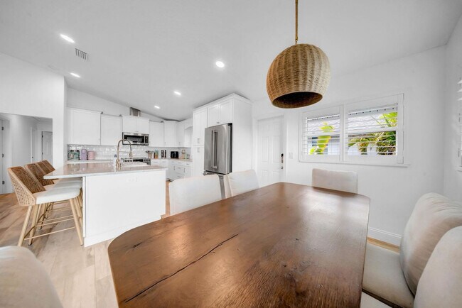 Building Photo - 555 S Gulf Dr