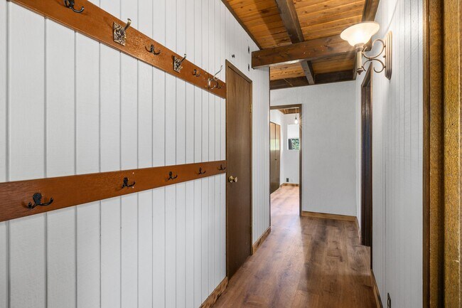 Building Photo - 250 Morrison Canyon Ln