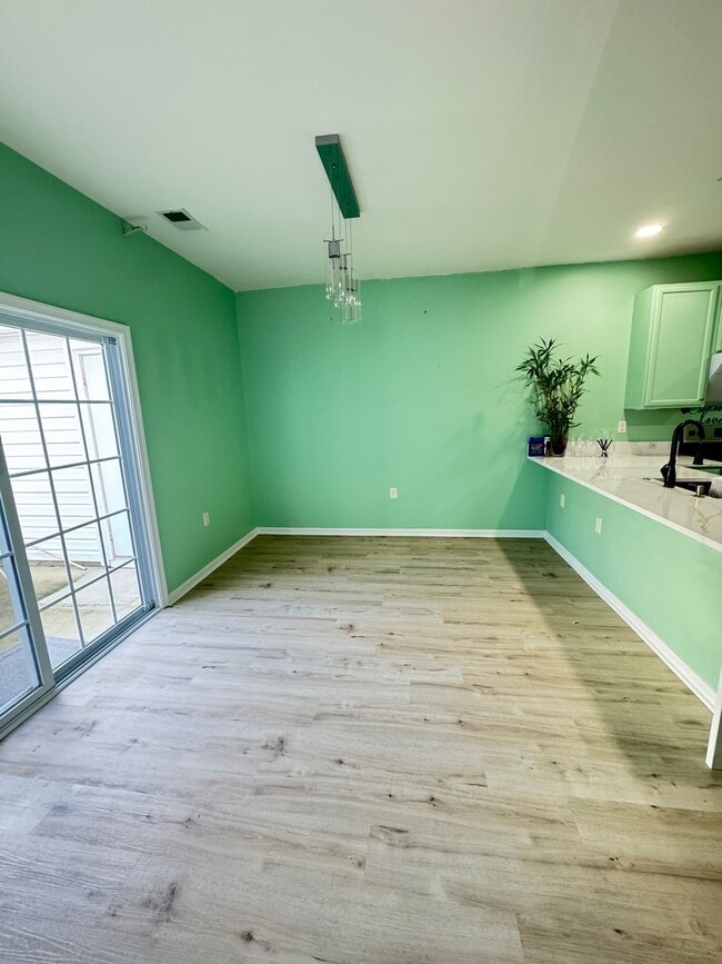 Building Photo - 1307 Emsworth Dr