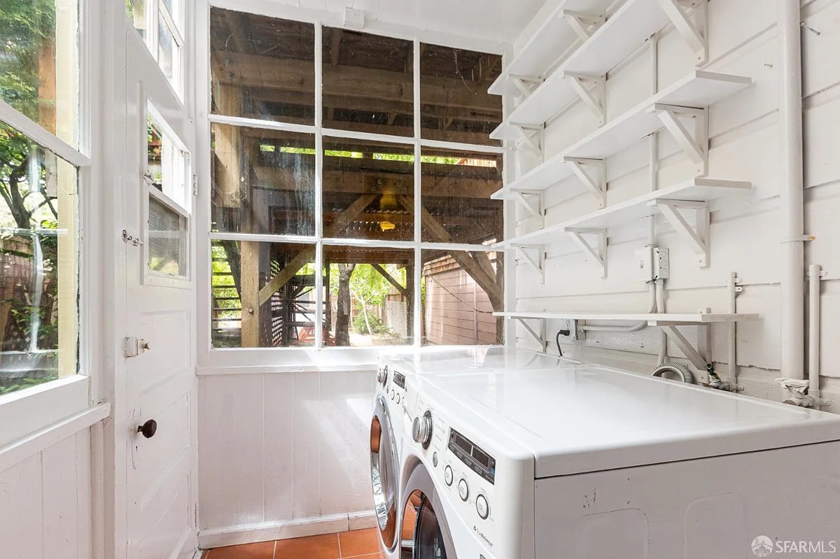 In-unit washer/dryer - 12 28th St