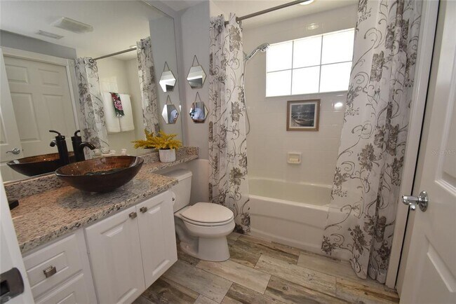 Building Photo - 5397 Davini St