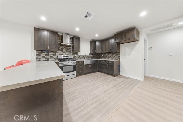 Building Photo - 10554 Plainview Ave