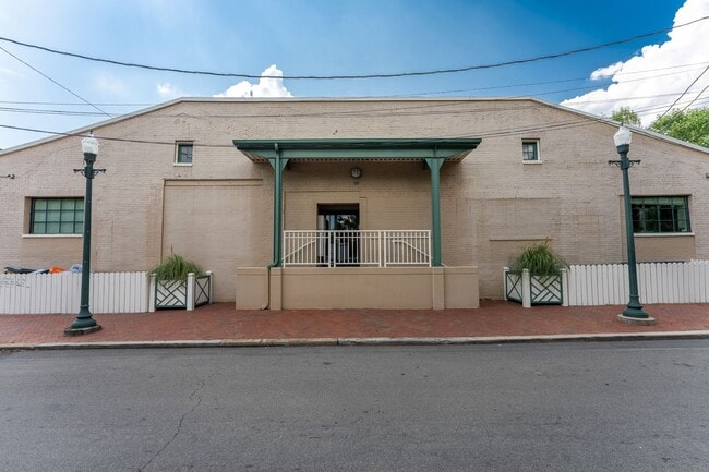 Building Photo - Leo's Path #1G