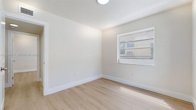 Building Photo - 567 SW 3rd St