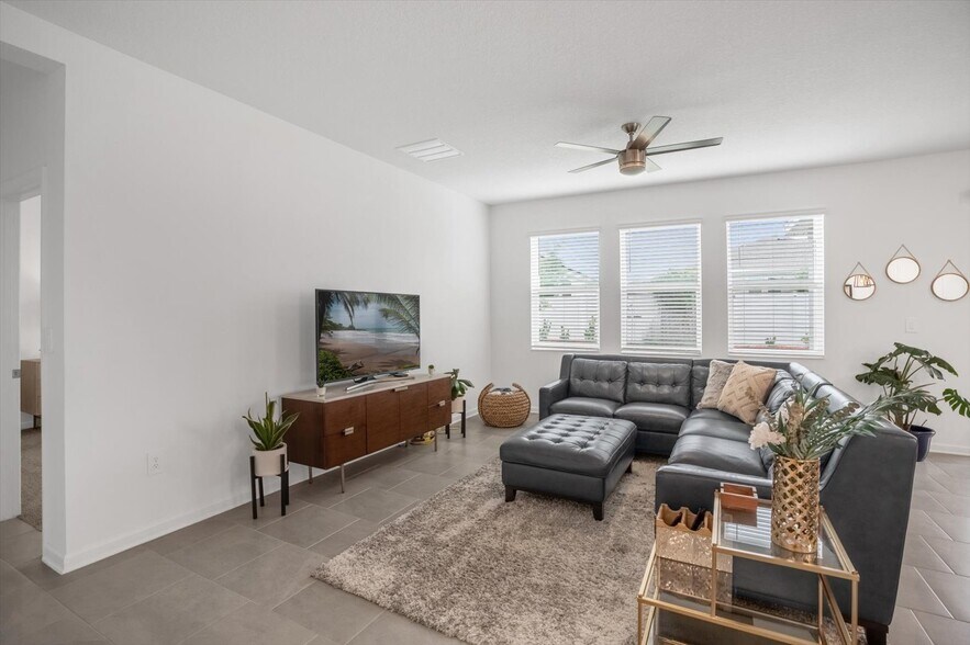 Building Photo - 1820 Church Lake St