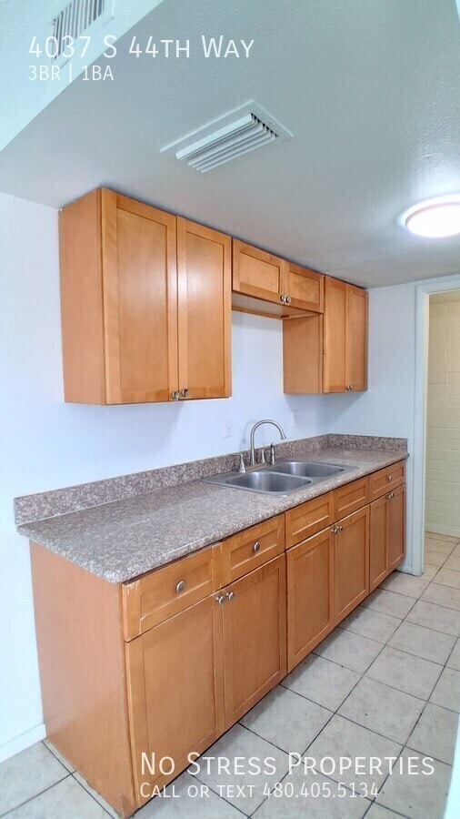 Building Photo - 4037 S 44th Way