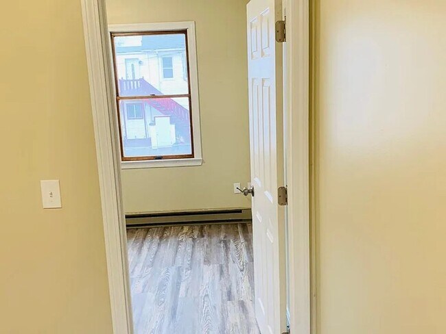 Building Photo - Spacious 2-Bedroom Apartment in Chicopee