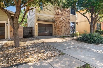 Building Photo - Stunning Modern Home in Desirable 78704 Ne...