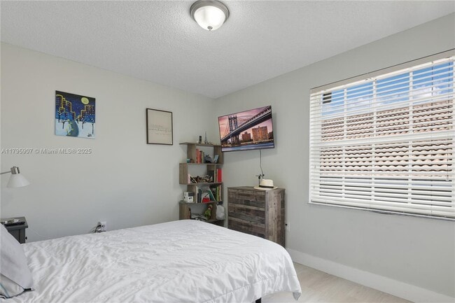 Building Photo - 150 NW 151st Ave