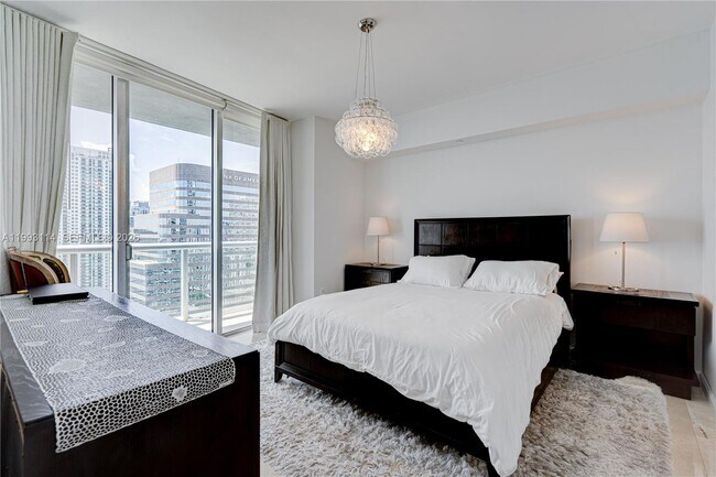 Building Photo - 495 Brickell Ave