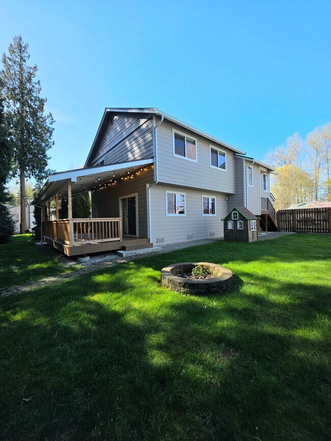 Building Photo - Auburn west hill 4 bedroom and 3 bathroom well maintained home.  Available NOW!