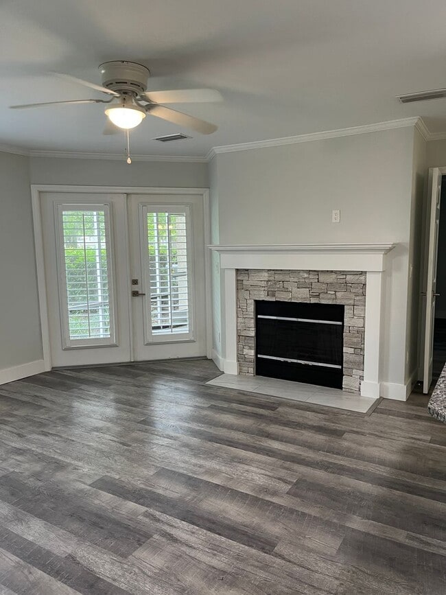 Building Photo - Location, Lifestyle, and Luxury