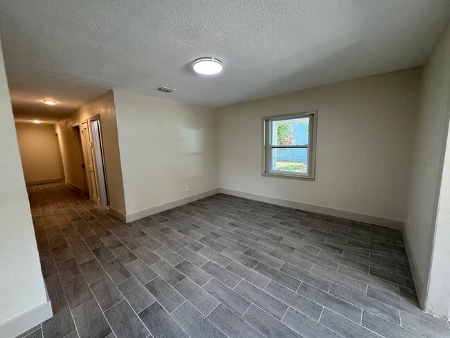 Building Photo - 560 Aiken St