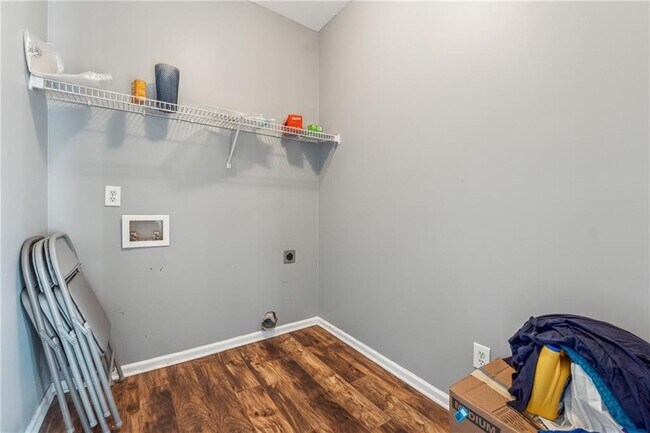 Building Photo - 3207 Haleys Way SE