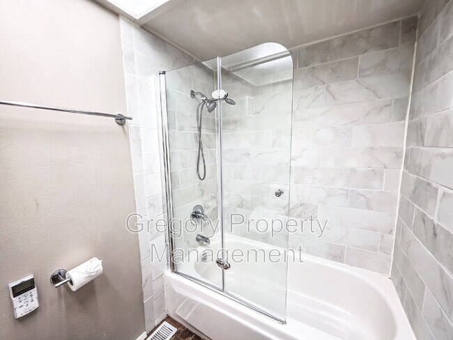 Building Photo - 11757 NE 143rd St
