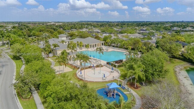 Building Photo - 2853 SE 1st Dr