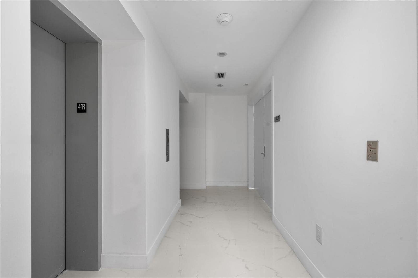 Building Photo - 700 NE 24th St