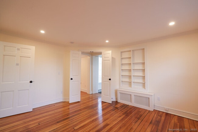 Building Photo - 792 Farmington Ave