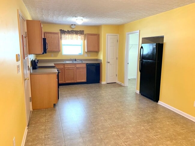 Building Photo - Beautiful 3 Bed 3 Bath Home For Rent!