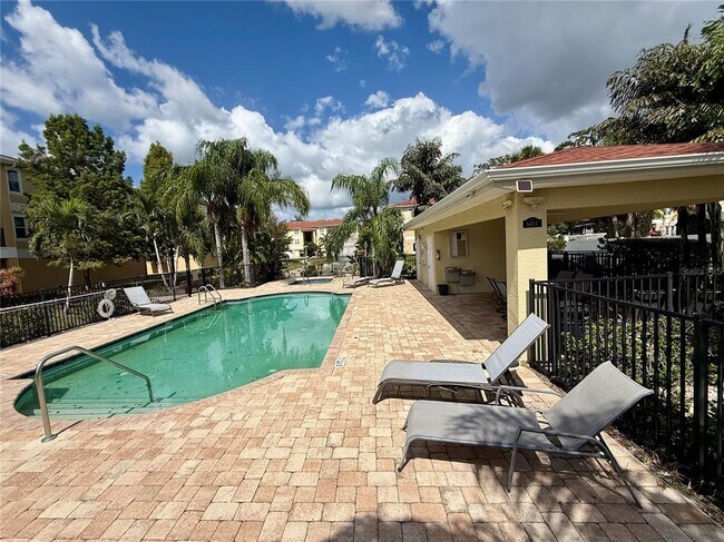 Building Photo - 5111 Royal Palms Wy