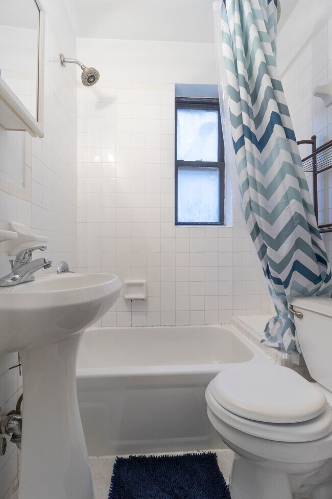 Building Photo - 1814 2nd Ave