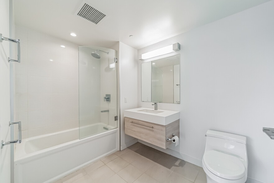 Building Photo - 555 Fulton St