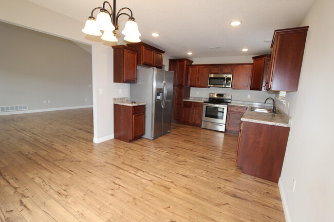 Building Photo - 721 Promenade Dr