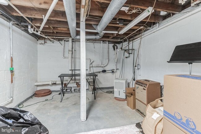 Building Photo - 415 Cresswell Rd