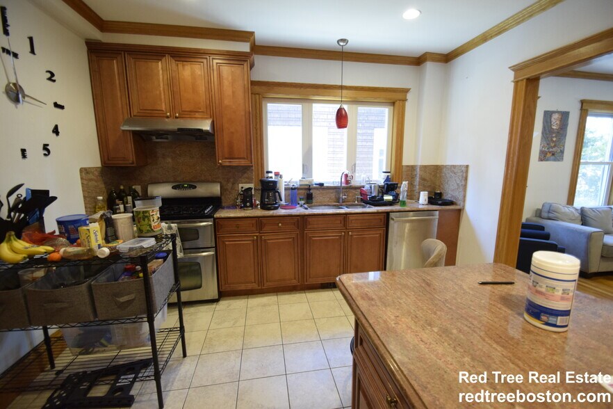 Primary Photo - 124 Columbia St