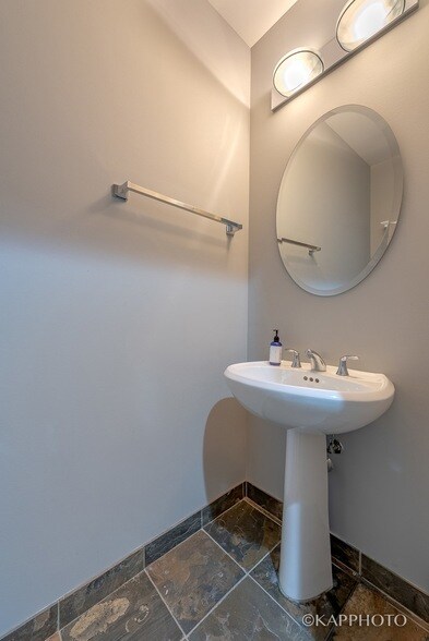 Building Photo - 1117 W Monroe St