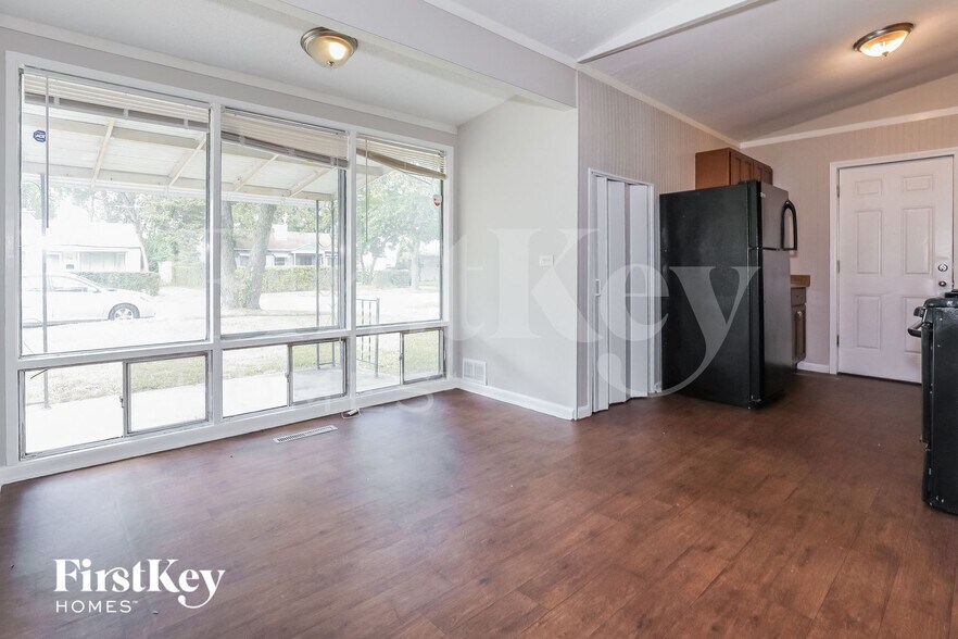 Building Photo - 16759 Artesian Ave