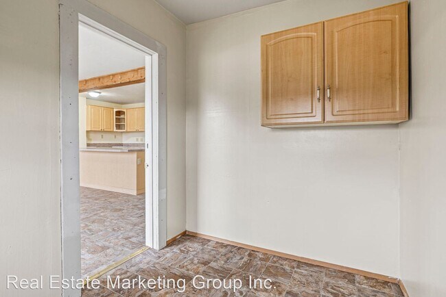 Building Photo - 3 br, 2 bath House - 219 Mossyrock Ave