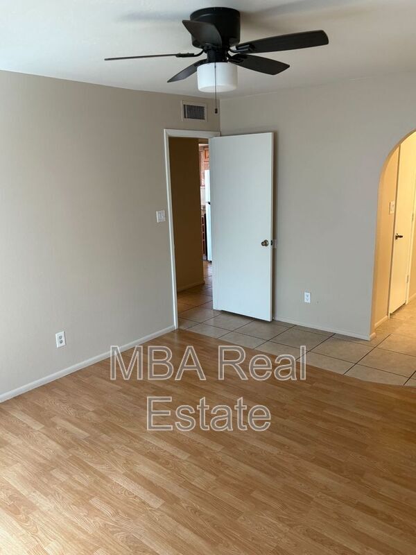 Building Photo - 1923 W Javelina Ave