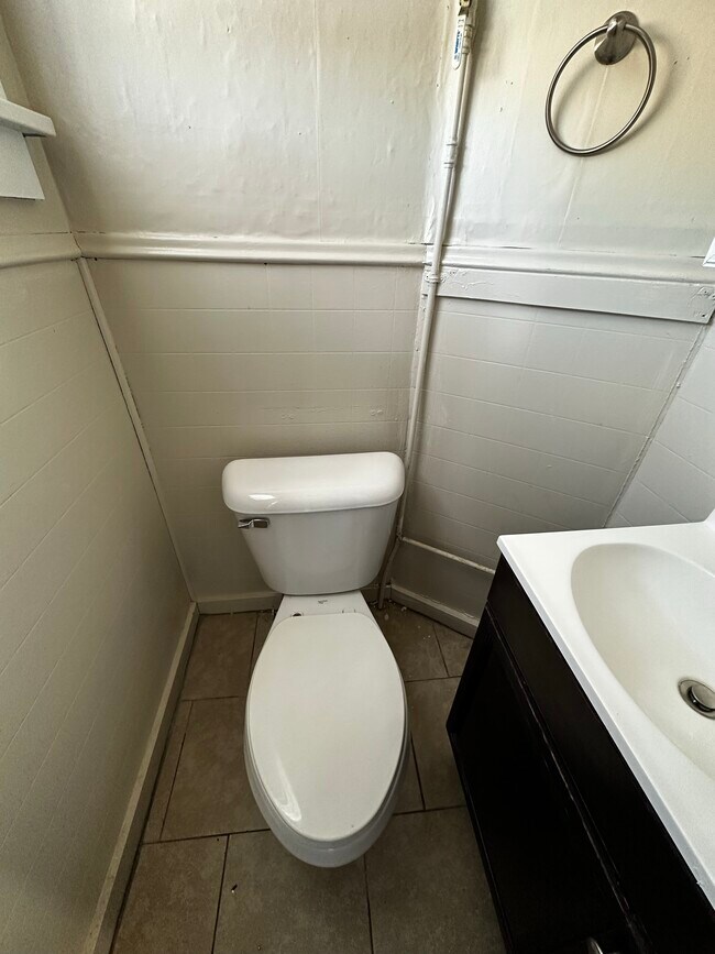 Building Photo - 2403 W. Stafford Apartments, LLC