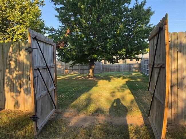 Building Photo - 809 Kinkade Pl