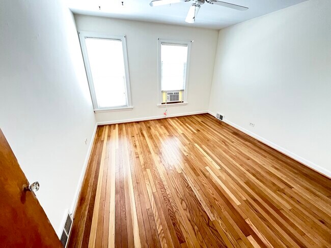 Building Photo - 1310 Wilmette Ave