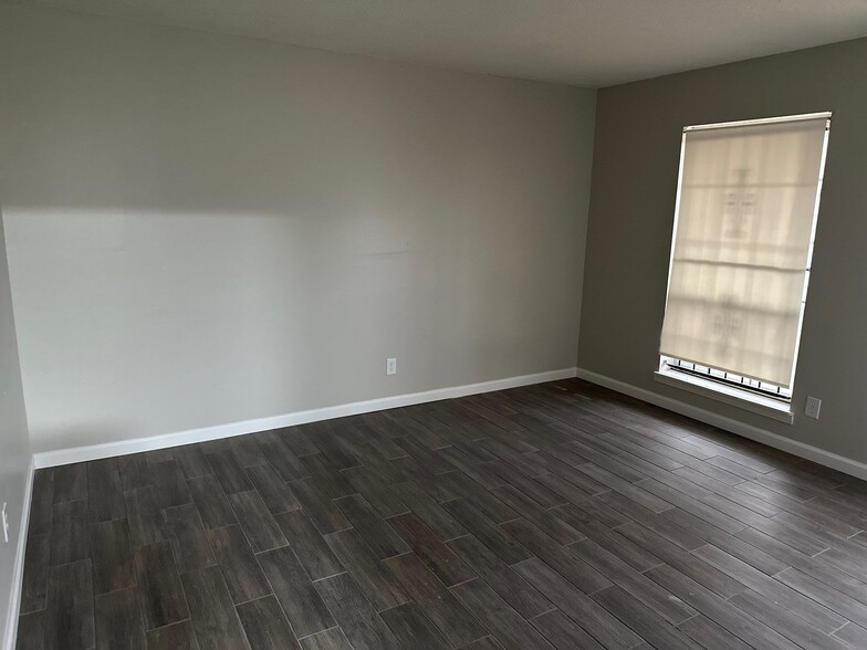 Building Photo - 237 Greenfield Dr