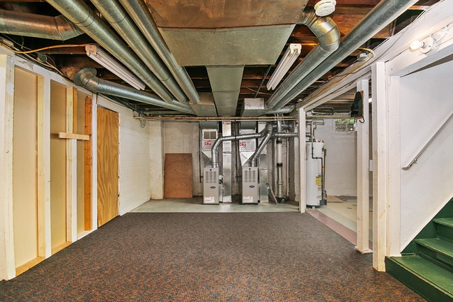 Building Photo - 516 Diamond Ave NE
