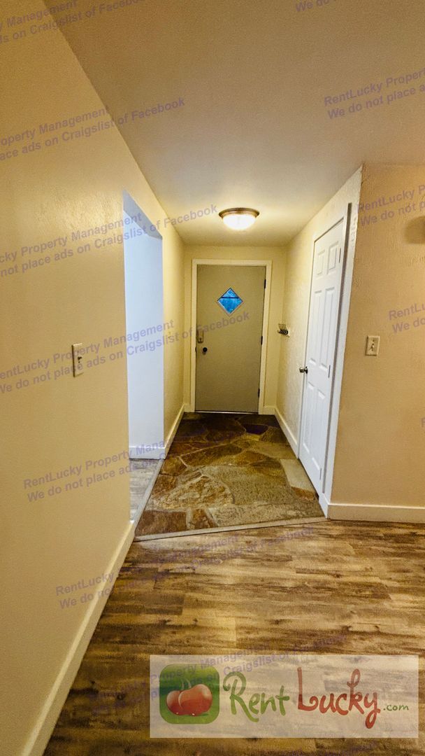 Building Photo - Charming 3 Bedroom Rambler + Large Storage/Shop  | Kent, WA